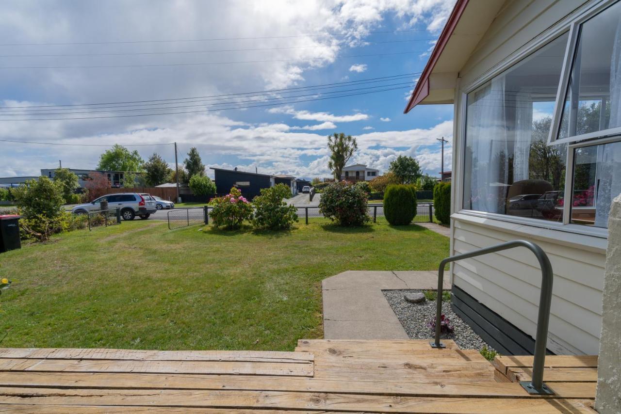 Rustlein Cottage - Te Anau Holiday Home Exteriör bild